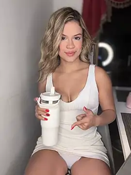 Alisha-Bond webcam