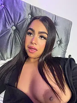 Aliceroys__ live cam on StripChat