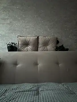 LillySquirtShot live cam on StripChat