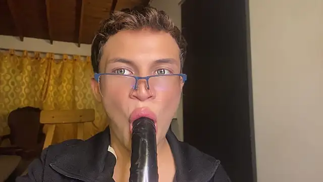 _Leo_Boy live cam on StripChat