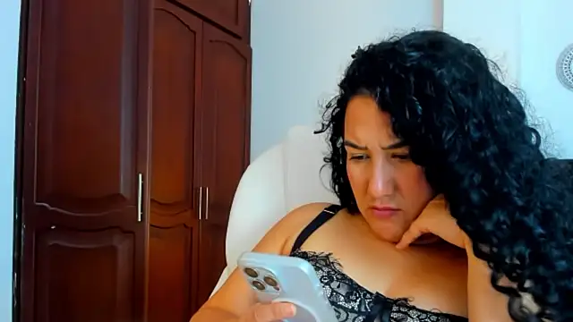kathyajhonss live cam on StripChat