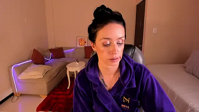 kristen_garner (F milf) - oil my titts + tweezers