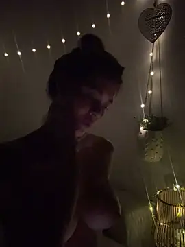Emilia_Bakerr webcam