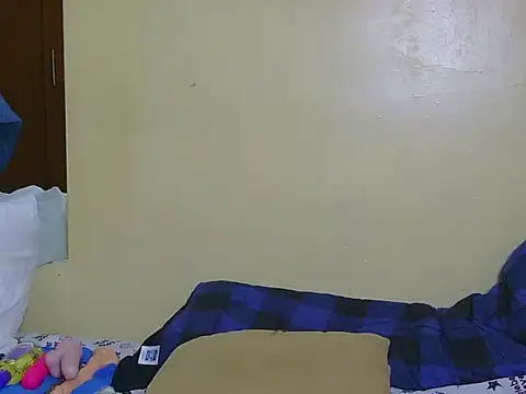 marly_babe (F young) - flash pussy