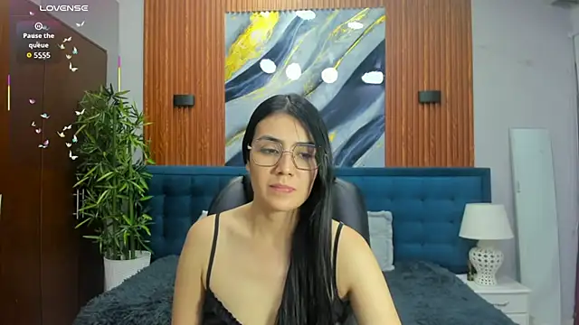 Hannyy_w live cam on StripChat