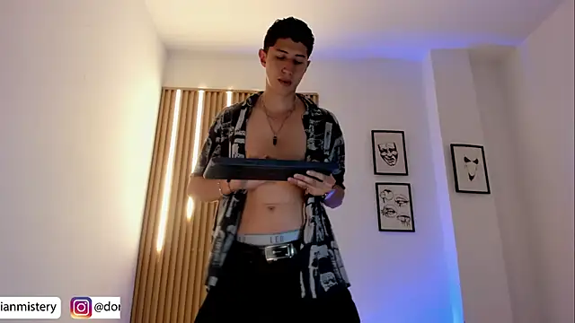 Dorianmistery2322_ live cam on StripChat