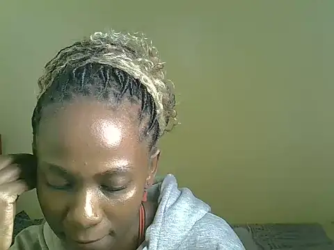 Pearl_petite webcam