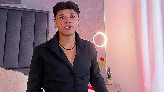 Alejandroo_Montenegro live sex cam