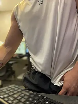 andrewlopezz live sex cam