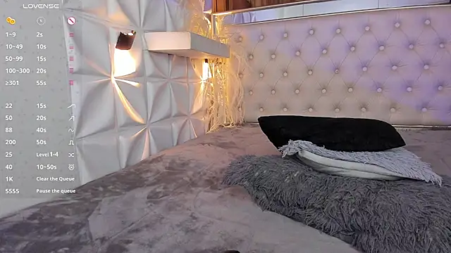 miss_alice_jones live webcam