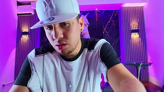 Iam_Josue- live cam on StripChat
