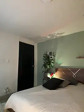 YariRose webcam