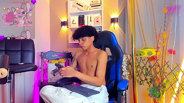 _taylor_black webcam