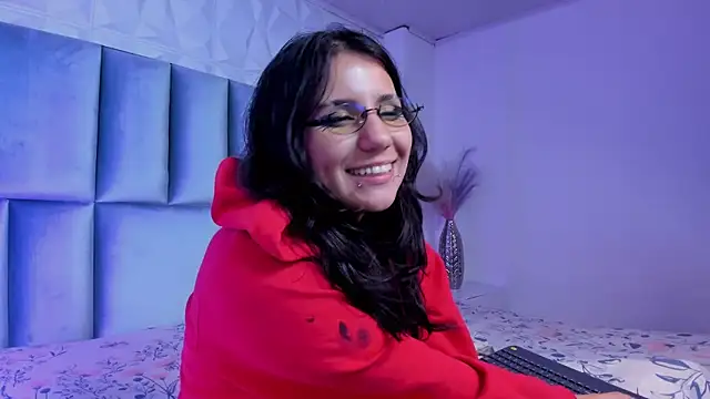 HollyPeach webcam