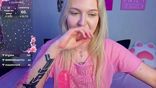 BlondieSummer webcam