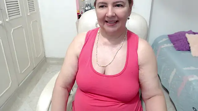 leonela_69 live cam on StripChat