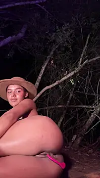 mariannella (F young) - Toy tease (outside only)