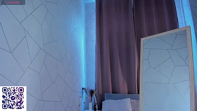 Tiffany-Grace live cam on StripChat