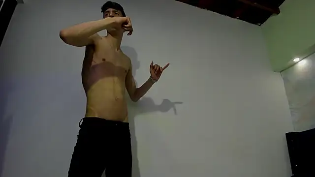 Brando_salvatore live cam on StripChat