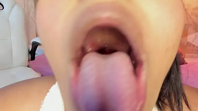 lalilabrunettee (F teen) - naked for 5 minutes💕