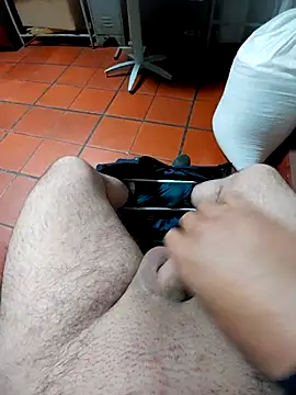 camilo-31ri (Ask my age) - Tocandome rico en el trabajo