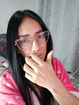 YaraDuartee webcam