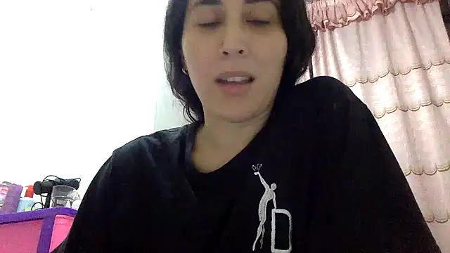 LatinDoll8 webcam