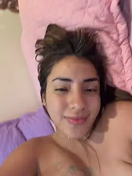 Bella-Saint webcam