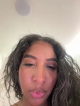 IamCrystal2 live sex cam