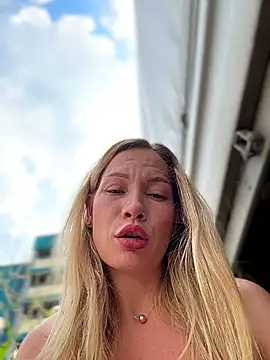 lavenderhot (F young) - 2 finger in pussy