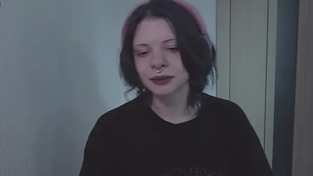 alice_zev (F teen) - take off t-shirt