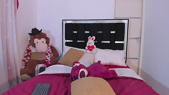 zoe_siren webcam
