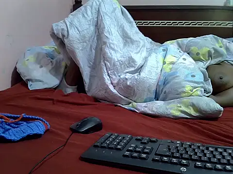 PetitePeachy webcam