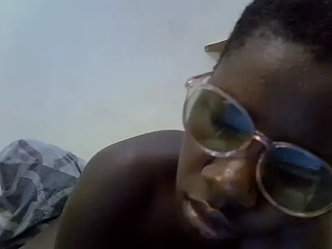 Africanpettite3y webcam