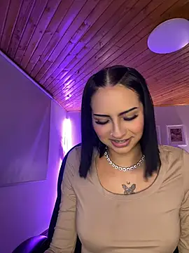 Hilary_pinkk webcam