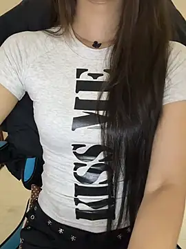Yiyina_17 webcam