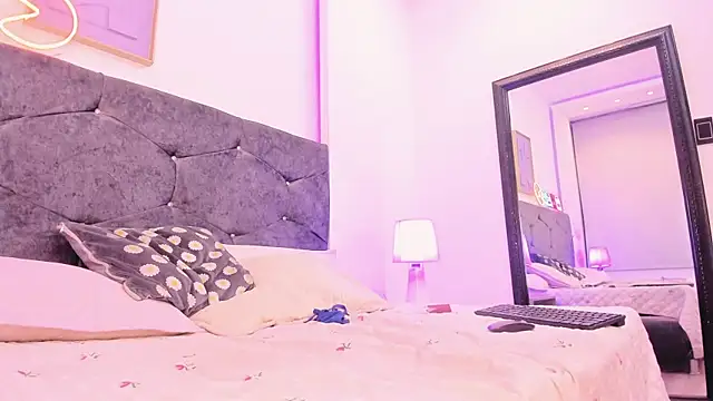 Meghan_candy webcam