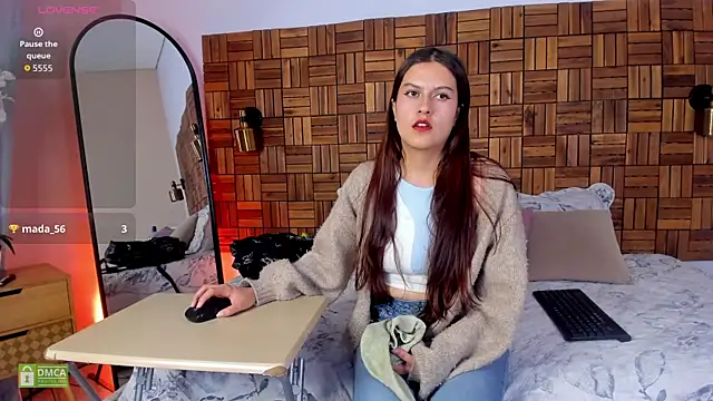 madydoll_ live cam on StripChat