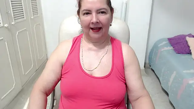 leonela_69 live cam on StripChat