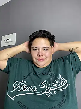 Hailey_Curvy webcam