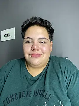 Hailey_Curvy webcam