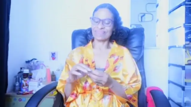 Aries_Mature webcam