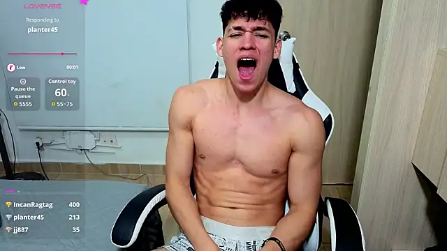 Luke_Muscle webcam