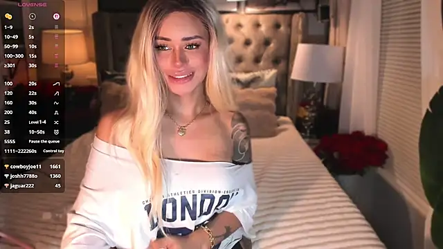 ParisianDoll webcam