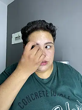 Hailey_Curvy webcam