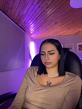 Hilary_pinkk webcam