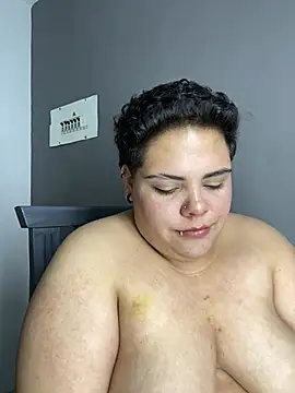 Hailey_Curvy webcam