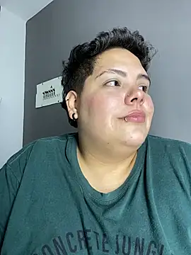 Hailey_Curvy webcam