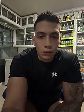 OliverWest04 live cam on StripChat
