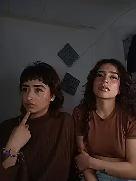 AlexxaAndRileyy webcam
